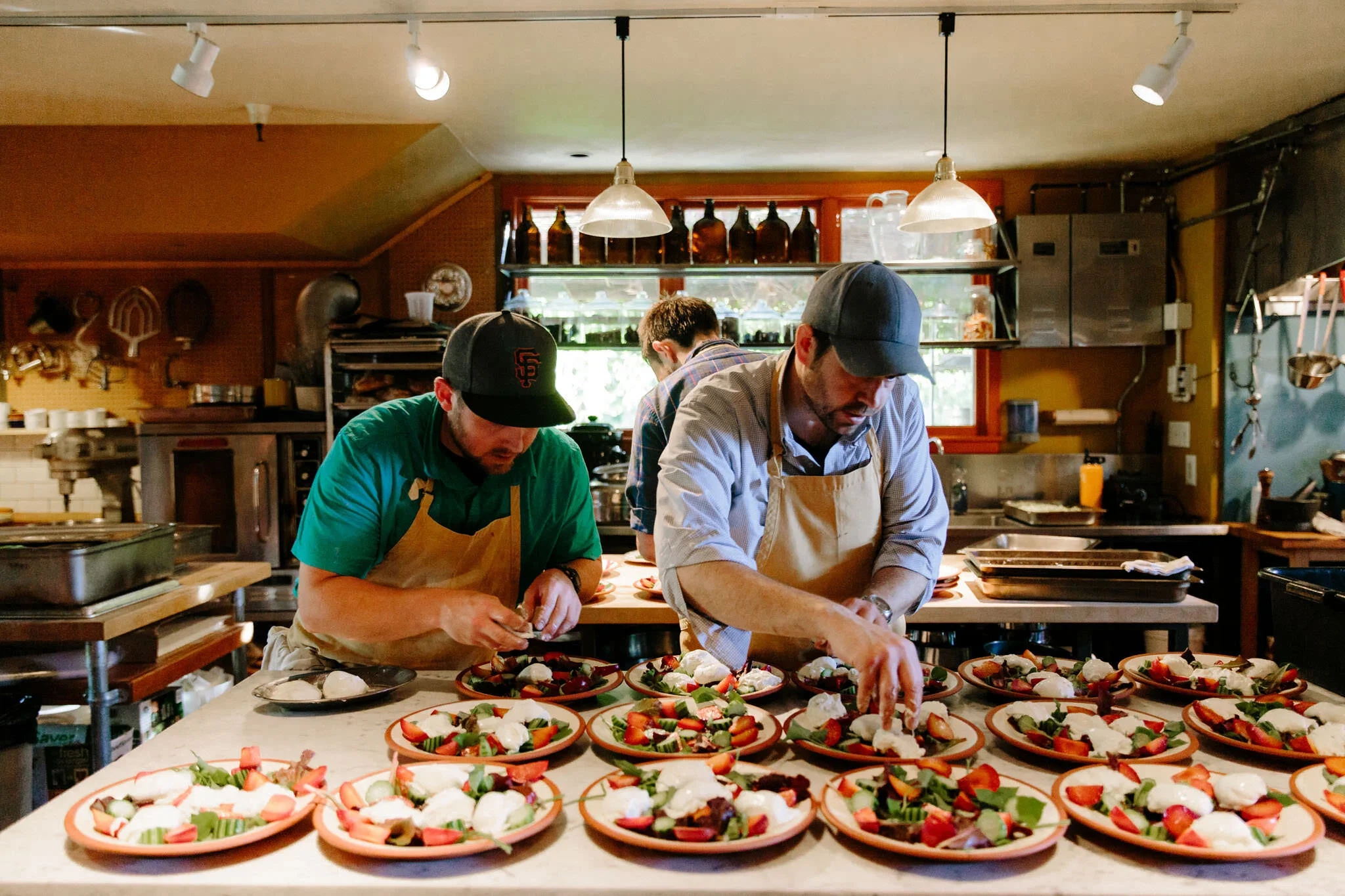 3d同人专业厨师团队在厨房中精心准备美食